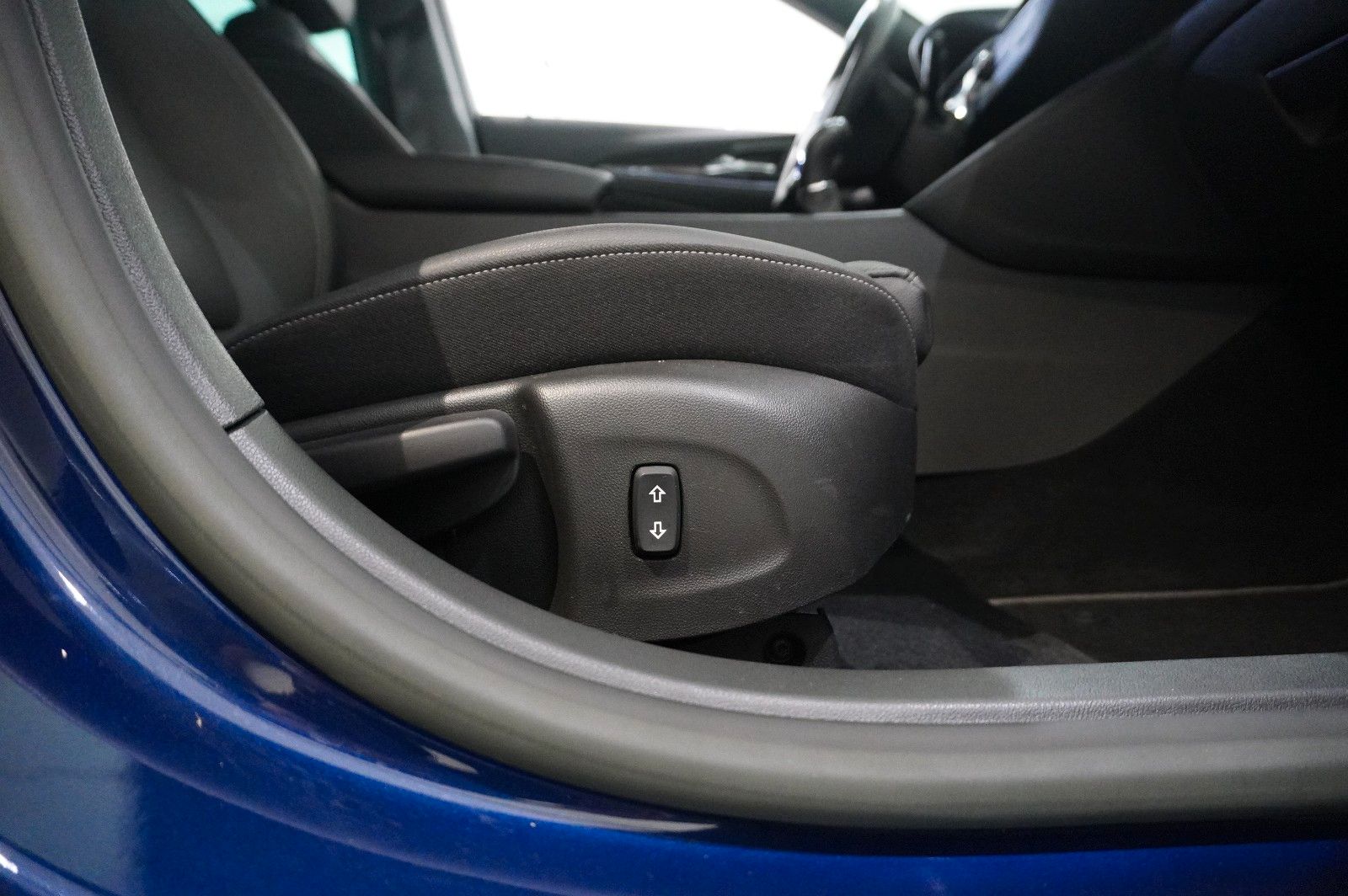 Fahrzeugabbildung Opel Insignia B ST 2.0D ULTIMATE NAVI/OPC/KAMERA/HUD