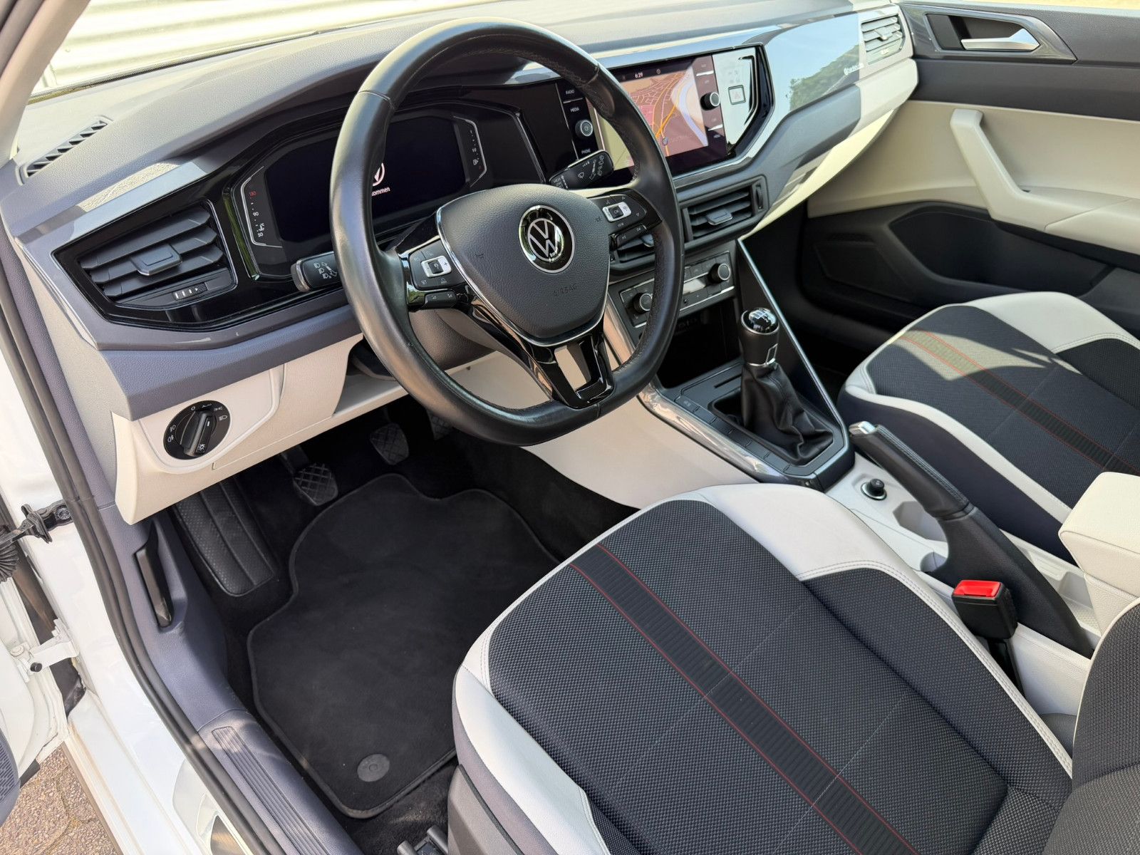 Fahrzeugabbildung Volkswagen Polo VI R-line beats
