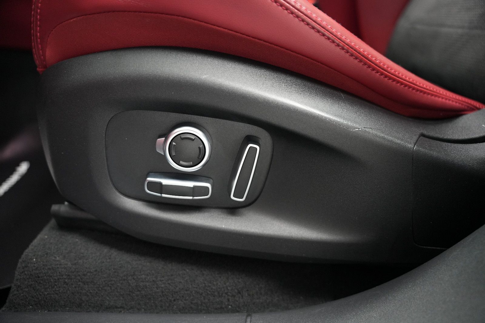 Fahrzeugabbildung Jaguar F-Pace SVR *Panorama*MeridianSurround*360°Memory