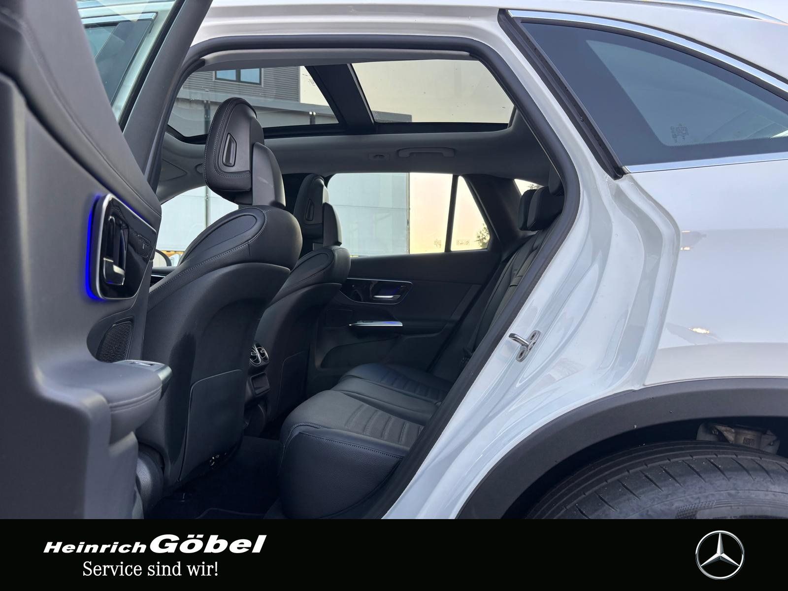 Fahrzeugabbildung Mercedes-Benz GLC 300 4M AMG-PREM PANO SH AHK WP SHIF 360°KAM