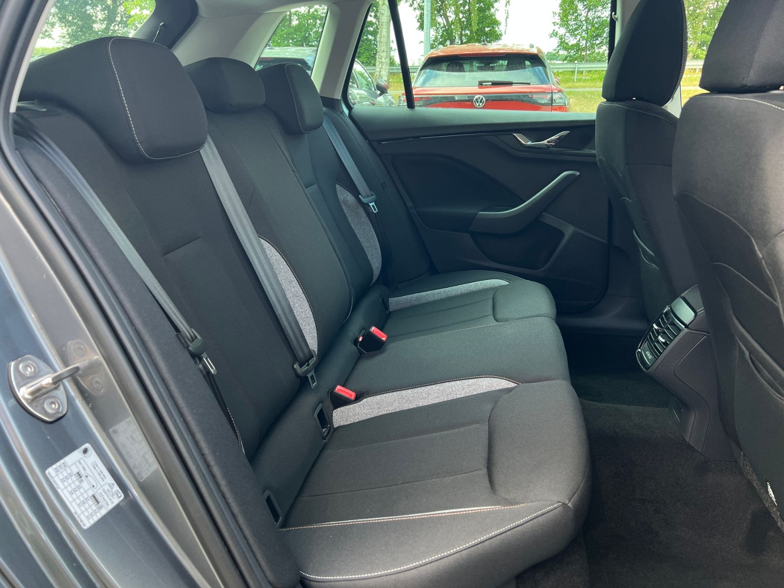 Fahrzeugabbildung SKODA Kamiq Selection 1.0 TSI DSG *ACC, LED, Kamera, S