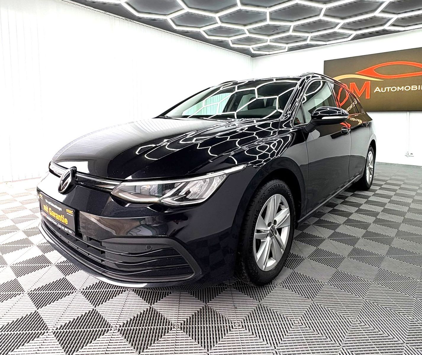 Volkswagen Golf - 1