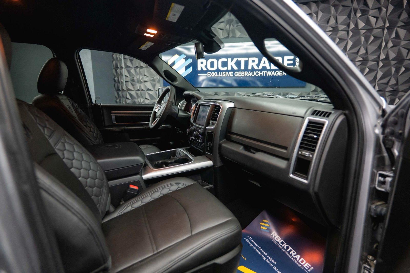 Fahrzeugabbildung Dodge RAM 5.7 V8 HEMI 4x4 OFFROAD Night LONGBED *19%*