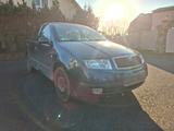 Skoda Fabia Combi 1.4 16V Classic - Skoda Fabia mit Benzin-Antrieb: Blau, Kombi, 1.4