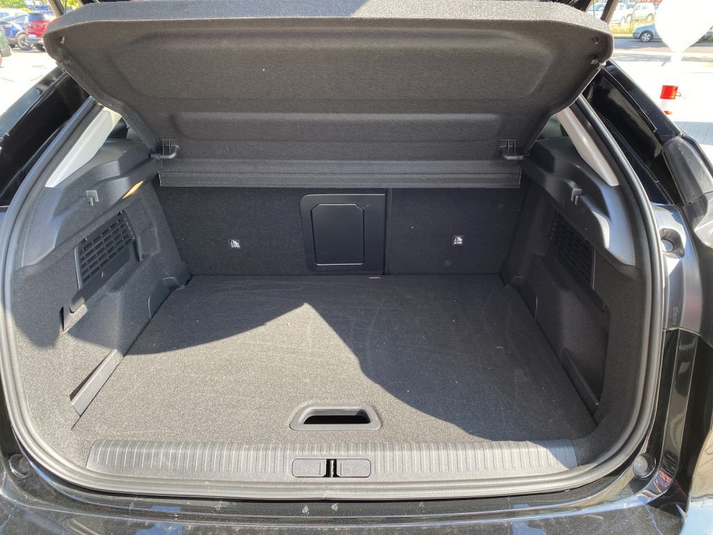 Fahrzeugabbildung Citroën C4 PureTech 130 S&S *Automatik* MAX *beh. Lenkr*