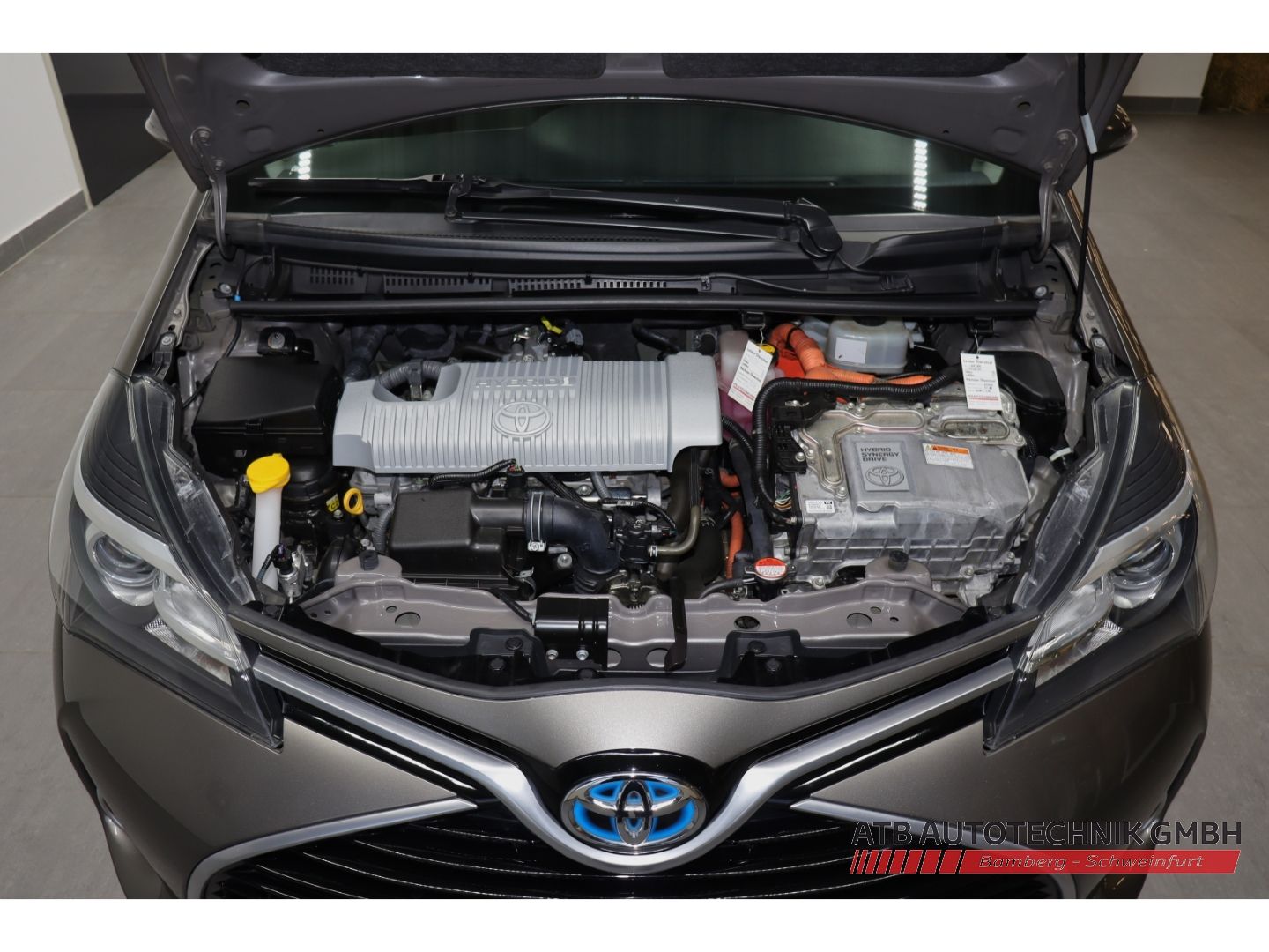 Fahrzeugabbildung Toyota Yaris Edition-S Hybrid 1.5l VVT-i SHZ 2-Zonen-Kl