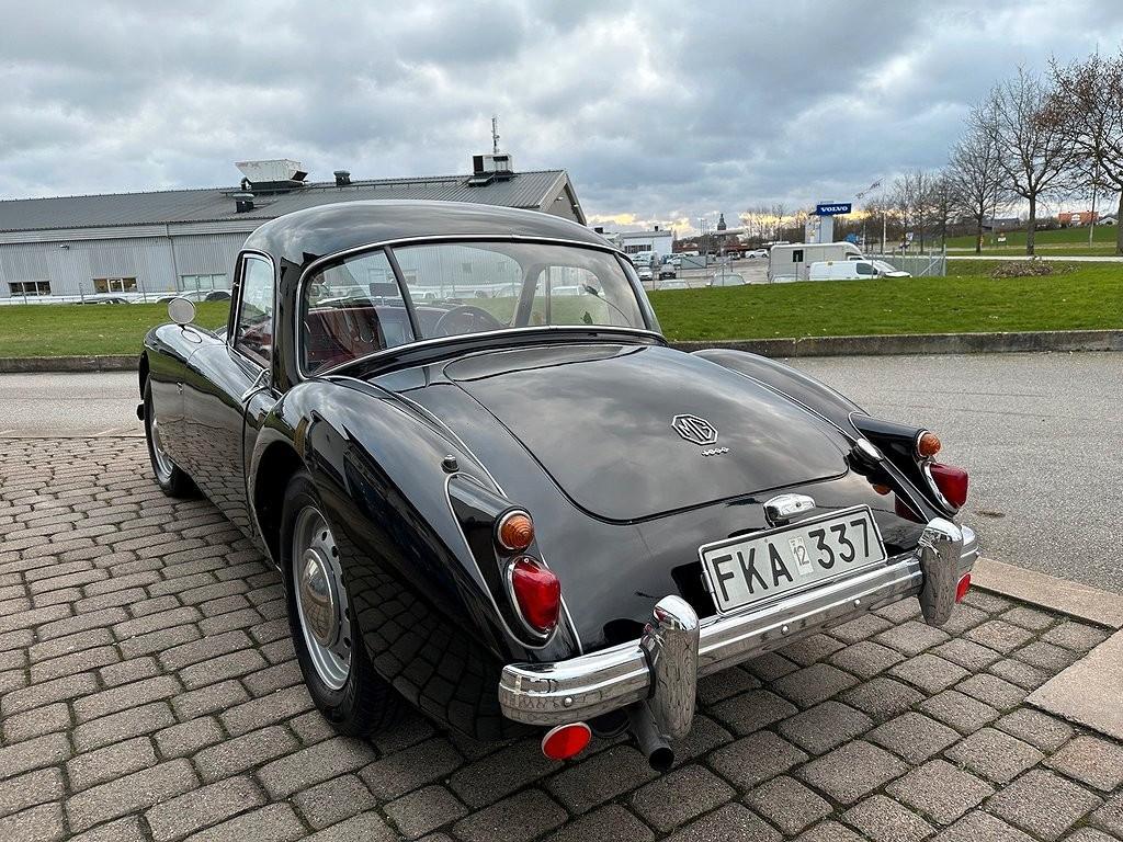 MG MGA