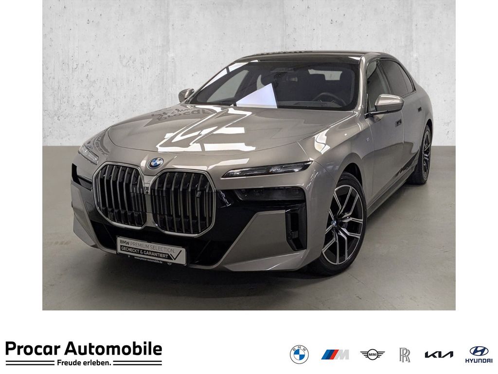 BMW i7 eDrive50 M Sport Fond Entertainment B&W SkyLo