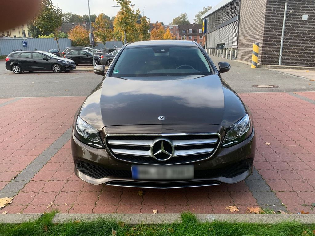 Image of Mercedes-Benz E 220