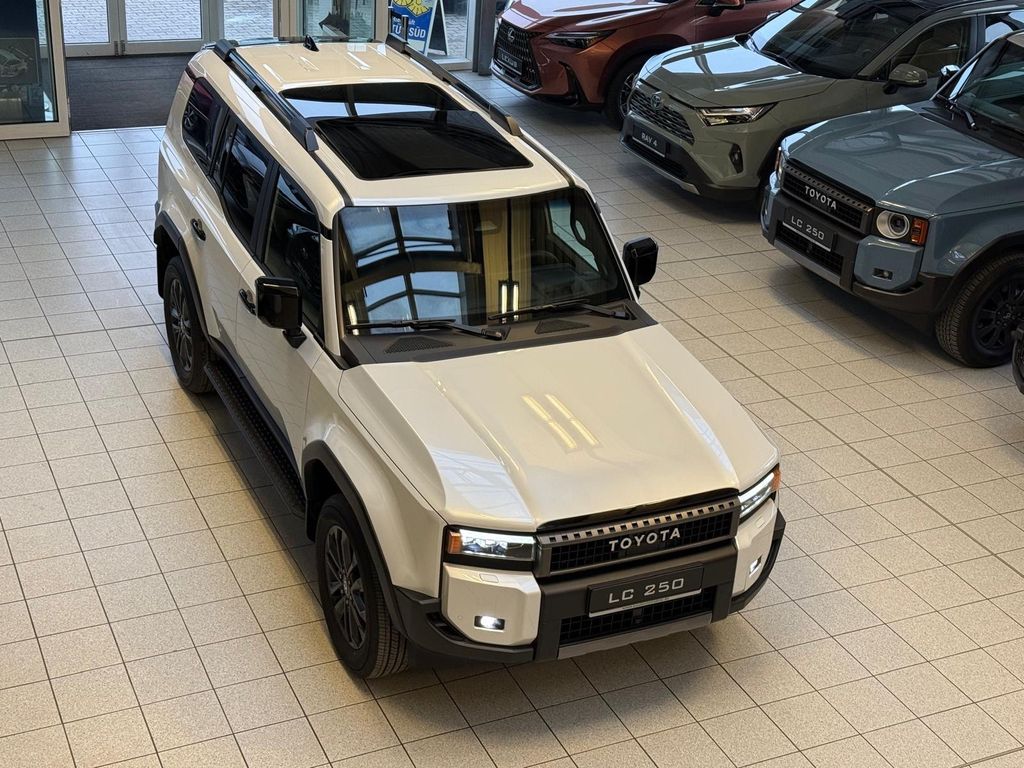 Toyota LC 250 - LOUNGE-MILD HYB-7-SEATS-PANORAMA