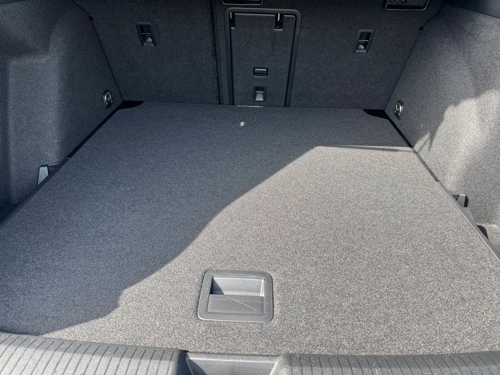 Fahrzeugabbildung Volkswagen Golf VIII Variant Life 1.0 eTSI