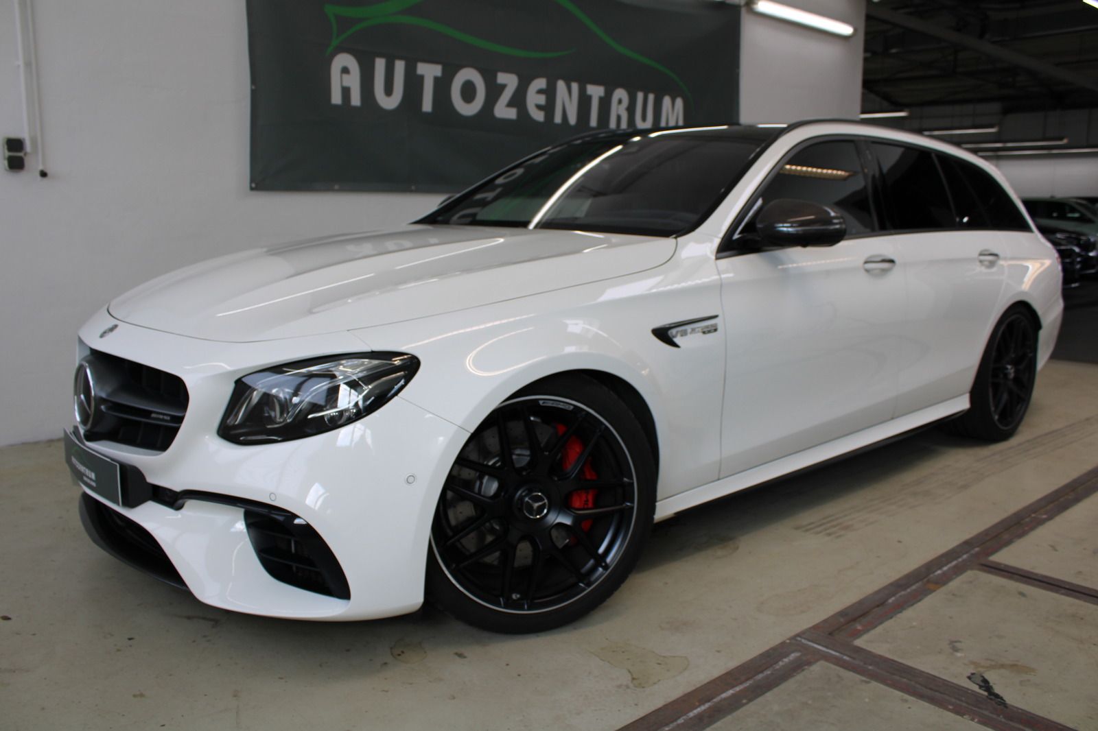MERCEDES-BENZ E 63 AMG S T 4Matic Brabus 700/360°/Carbon/MB100