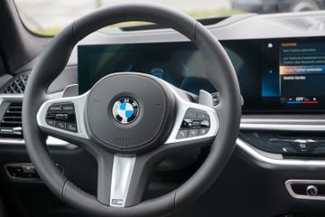 Fahrzeugabbildung BMW X7 xDrive 40 i M Sport Pano Sky*B&W*360 Kamera