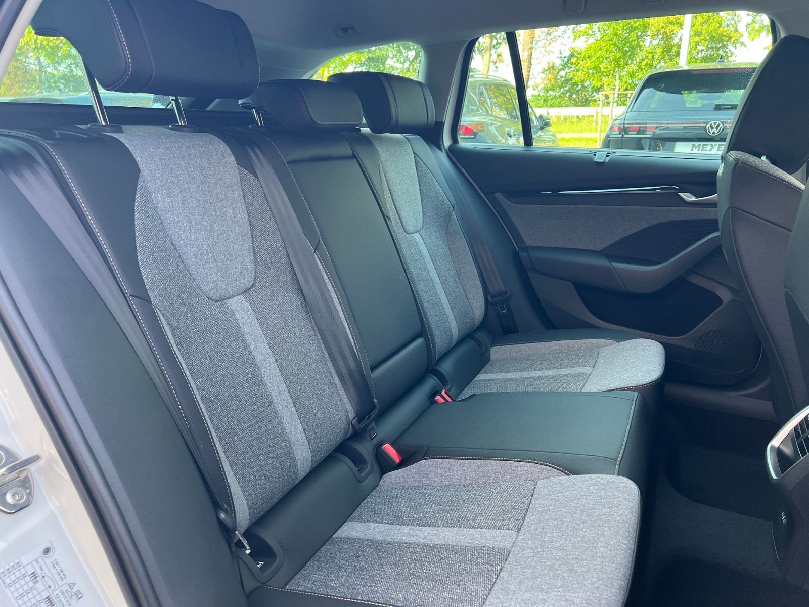 Fahrzeugabbildung SKODA Octavia Combi Tour 2.0 TDI DSG *AHK, LED, ACC, K