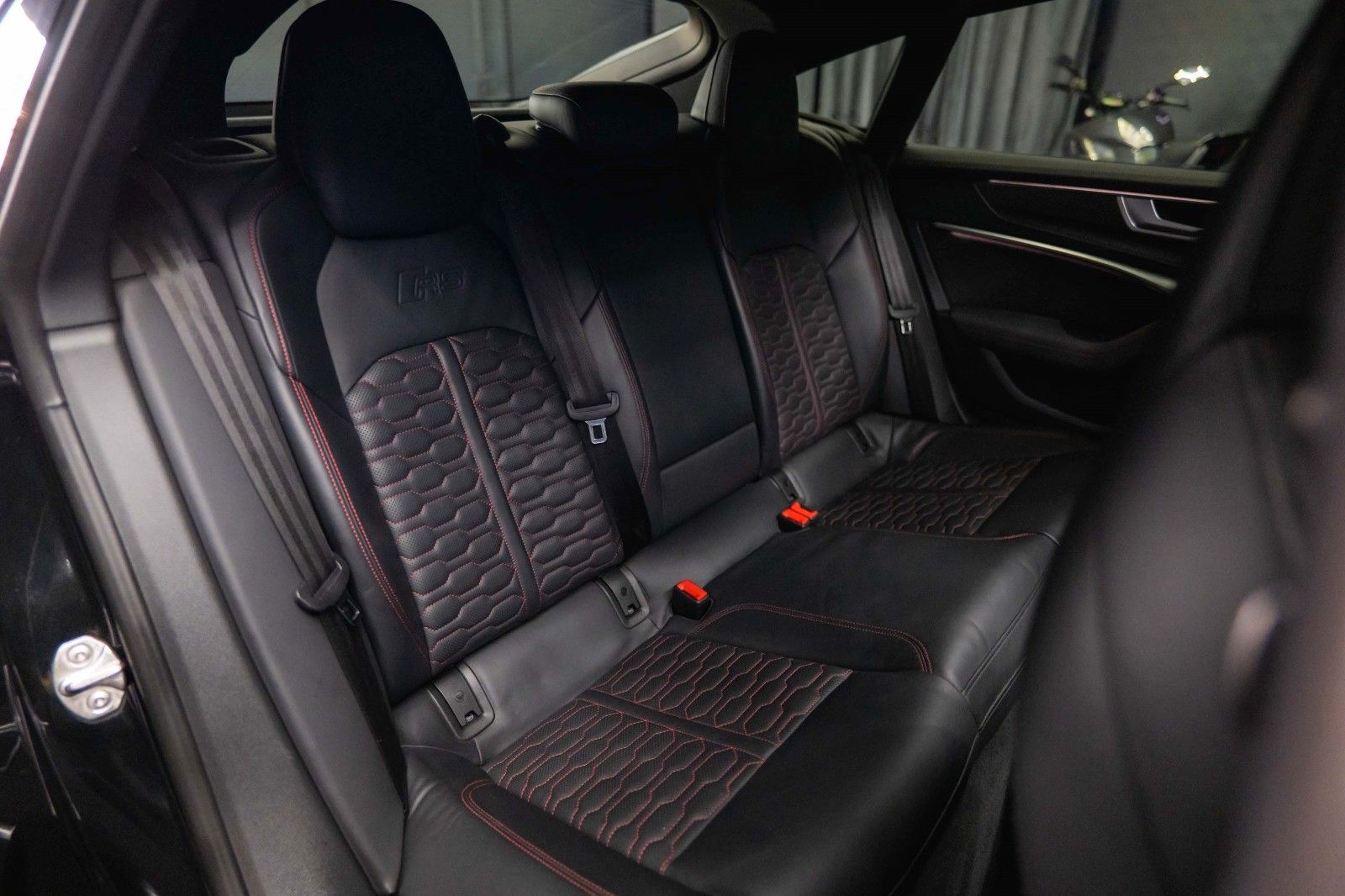 Fahrzeugabbildung Audi RS7 4.0 TFSI quattro | SKY Lounge | Pano | LASER