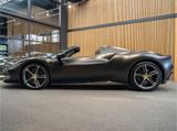 Ferrari 296 GTS Painted Stripes Full Carbon 296 3.0 V6 G - Ferrari 296 GTS aus 2023