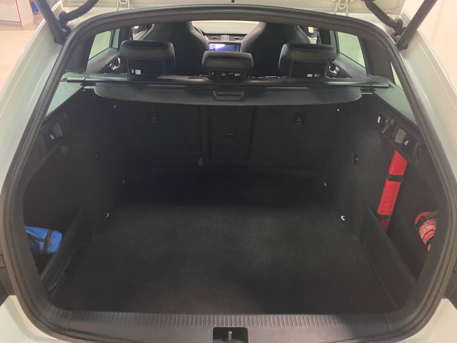Fahrzeugabbildung SKODA Octavia 2.0 TSI DSG RS Combi+PANORAMA+19"+NAVI++