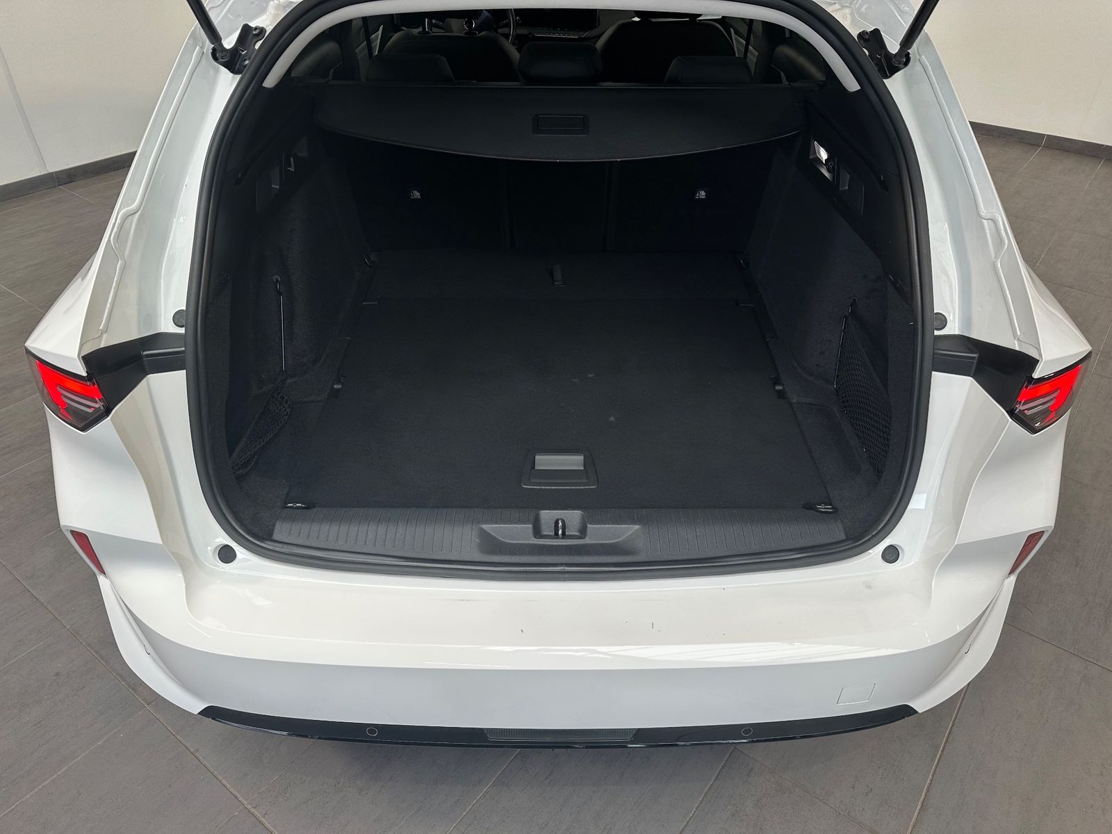 Fahrzeugabbildung Opel Astra Sports Tourer 1.5 D Business Elegance NAV