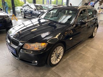 BMW Touring 330d xDrive *PANO*NAVI*PDC*SZHZ*LEDER*
