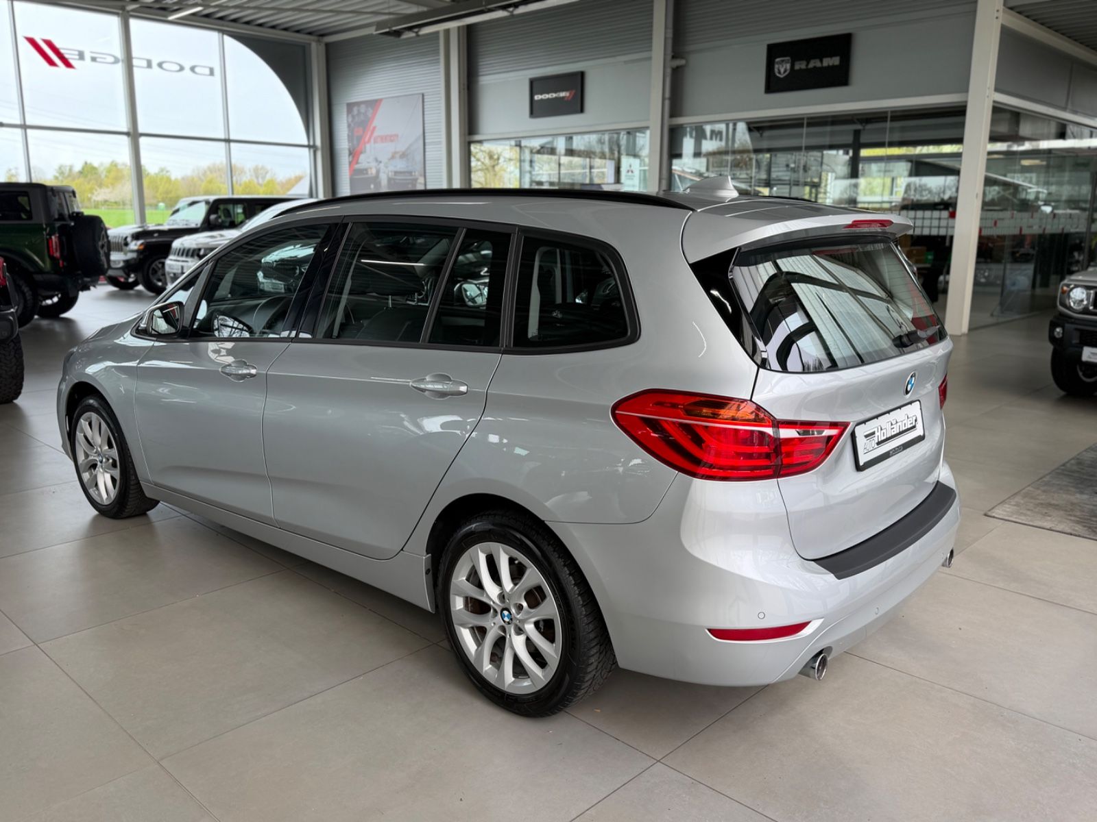 Fahrzeugabbildung BMW 2er Gran Tourer 220d Advantage Business LED