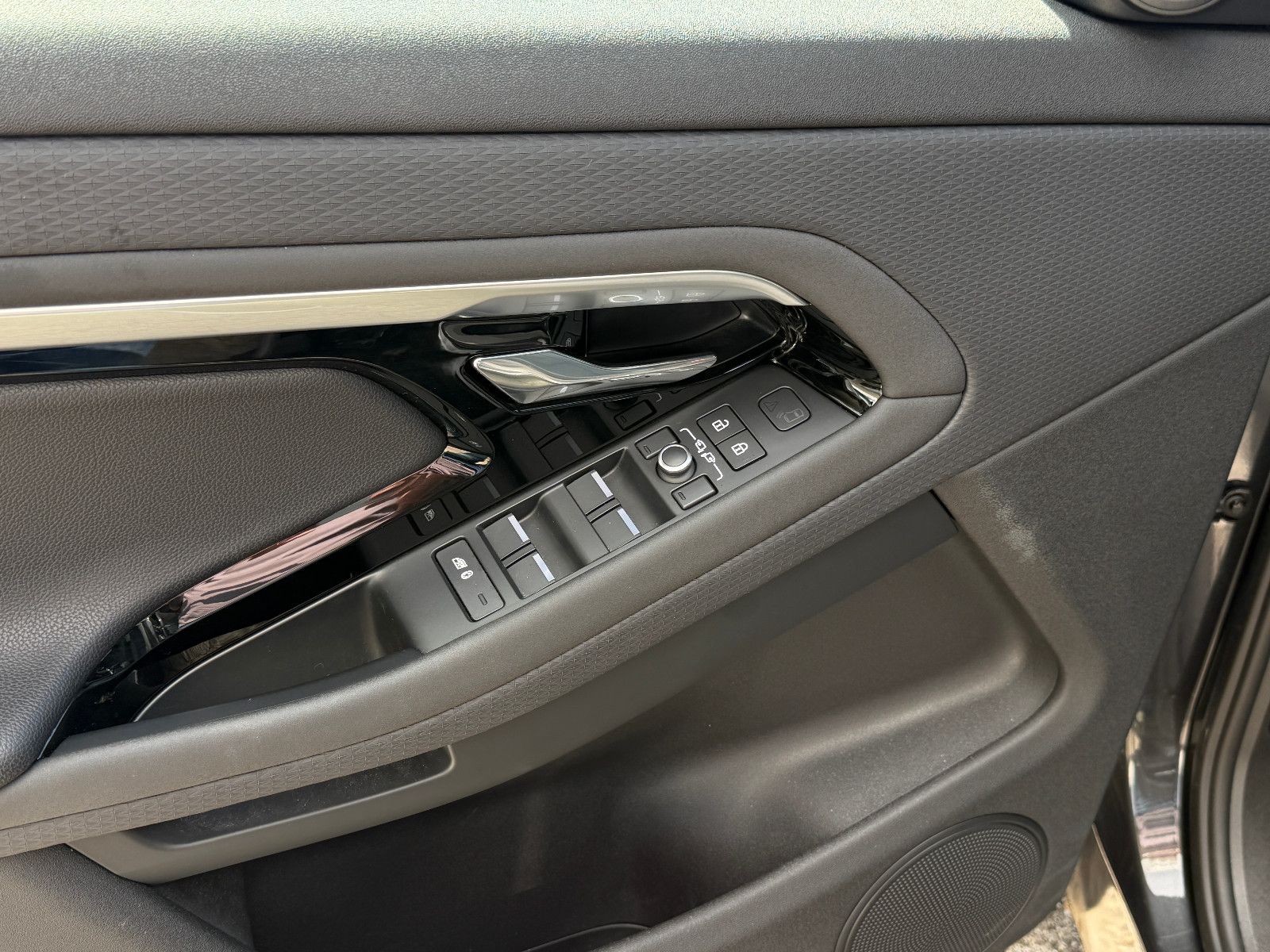 Fahrzeugabbildung Land Rover Range Rover Evoque S Hybrid /R-DYNAMIC/PANO/KAM