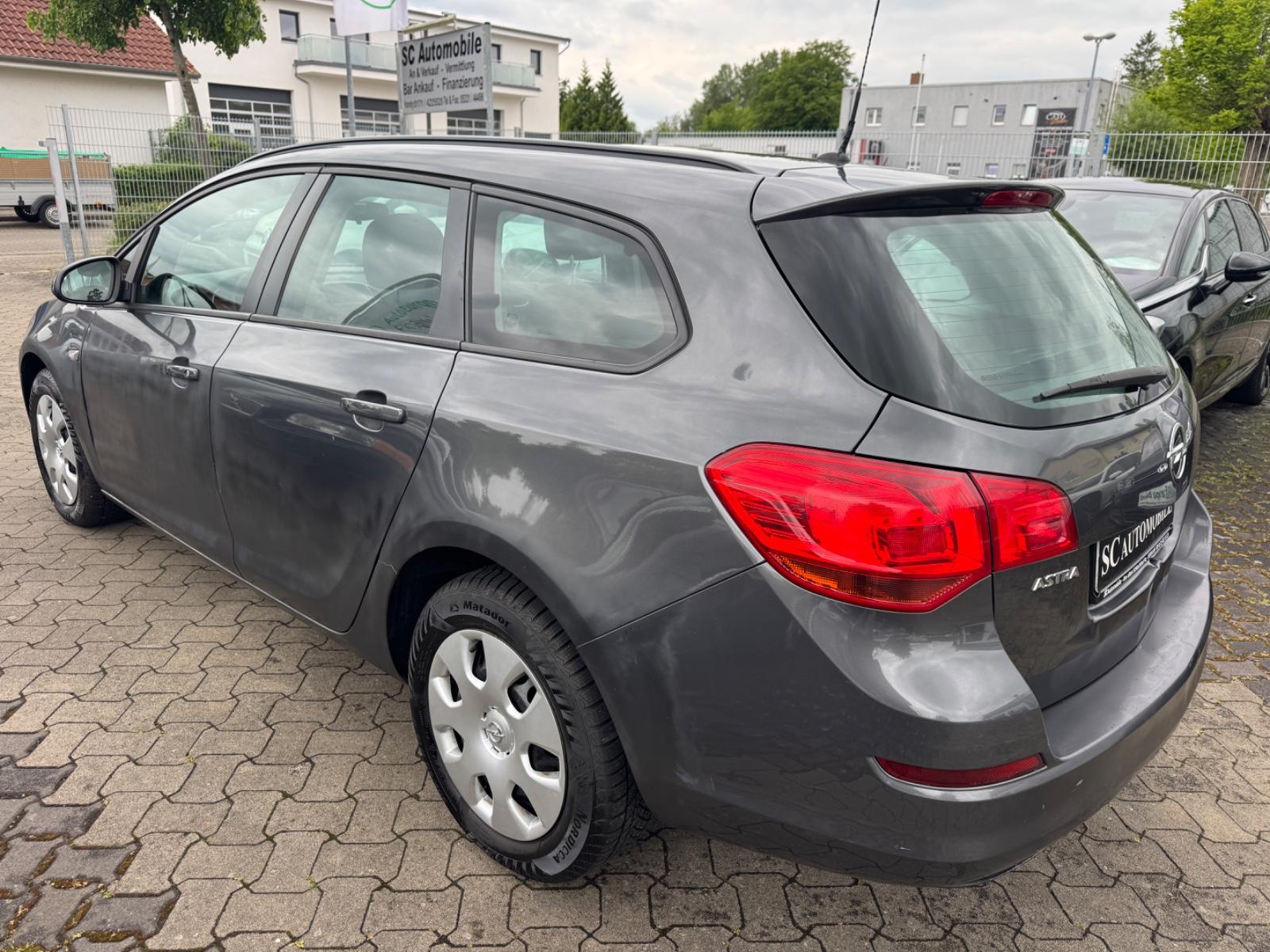 Opel Astra 2011 — photo 6
