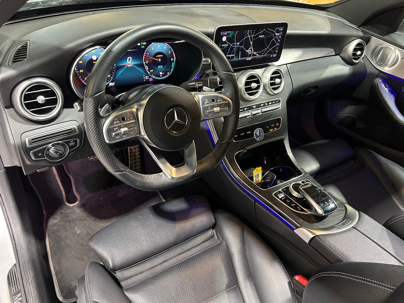 Fahrzeugabbildung Mercedes-Benz C 300 de/AMG/360°/PANO/APPLE/VIRTUAL/AMBIENTE/