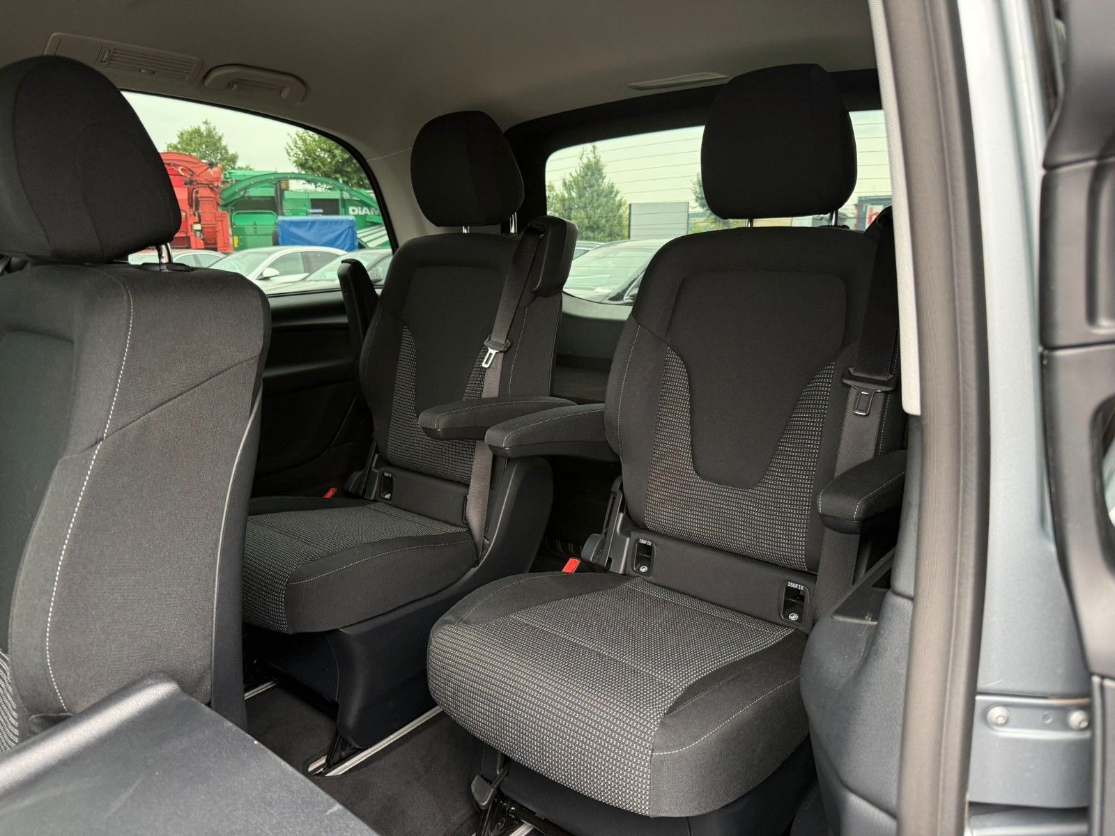 Fahrzeugabbildung Mercedes-Benz V 250 d Kompakt DISTRONIC AHK2,5to Kamera