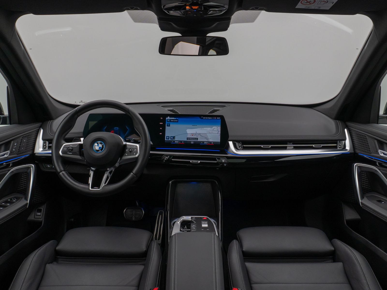 Fahrzeugabbildung BMW iX1 xD30 M Sport Kamera Panorama AHK DrivAsssist