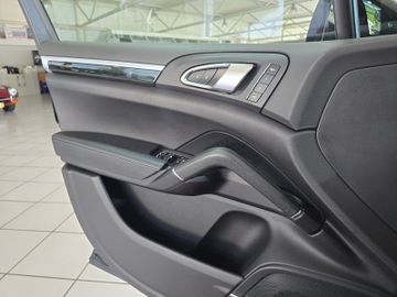 Porsche Cayenne - 11