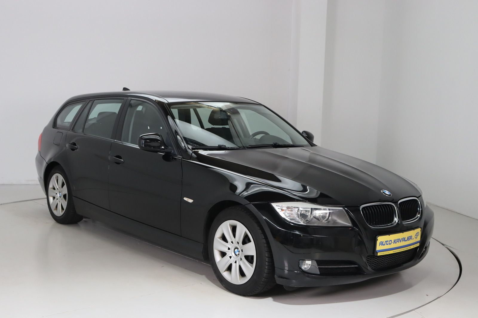 Fahrzeugabbildung BMW 320i touring * Sitzhzg. * Navi
