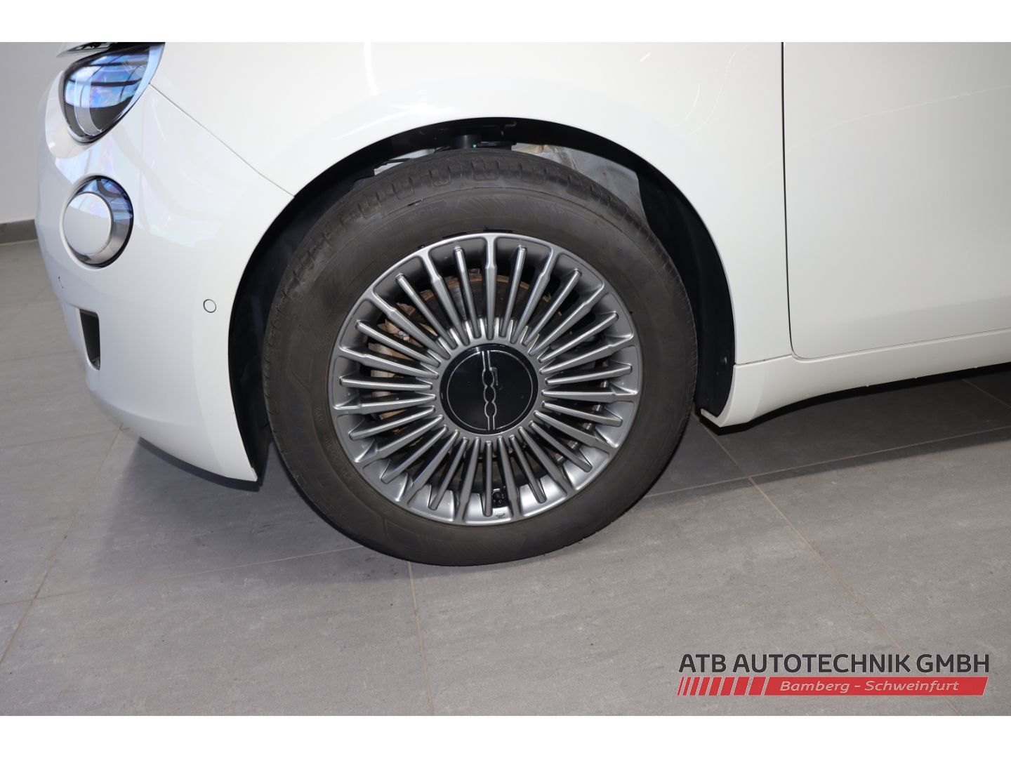 Fahrzeugabbildung Fiat 500e Komfortpaket 42kWh 93,5% SOH Apple CarPlay