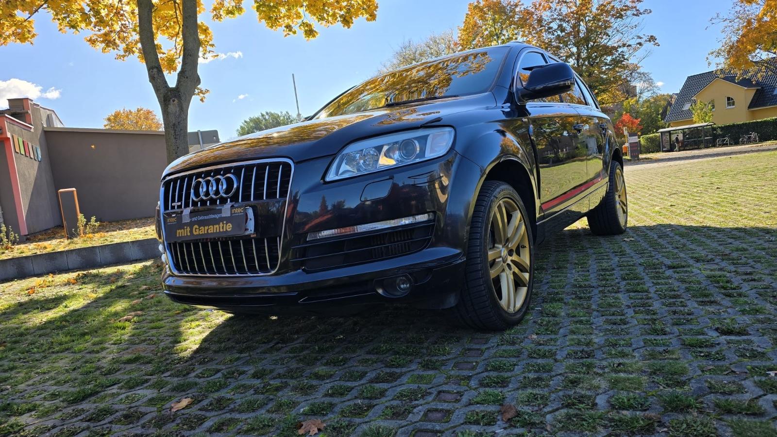 Audi Q7 S-line-7xSitzer-AHK-Panorama-Rückfahrkamera