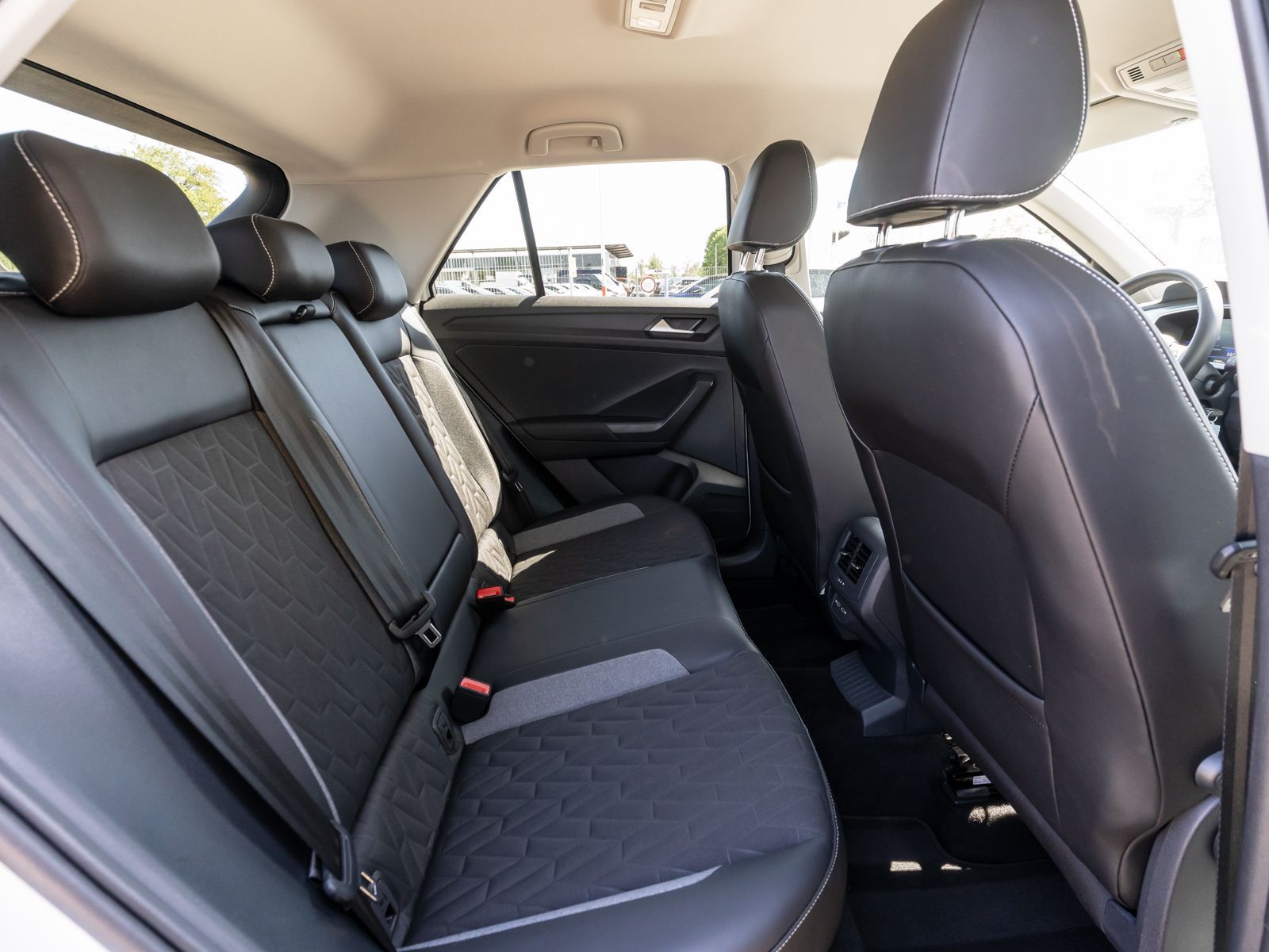 Volkswagen T-Roc - Bild 8