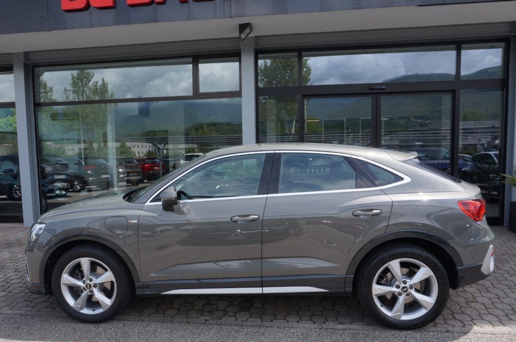 Audi Q3 SPB 45 TFSIe S tronic S line PLUG-in imagem 3