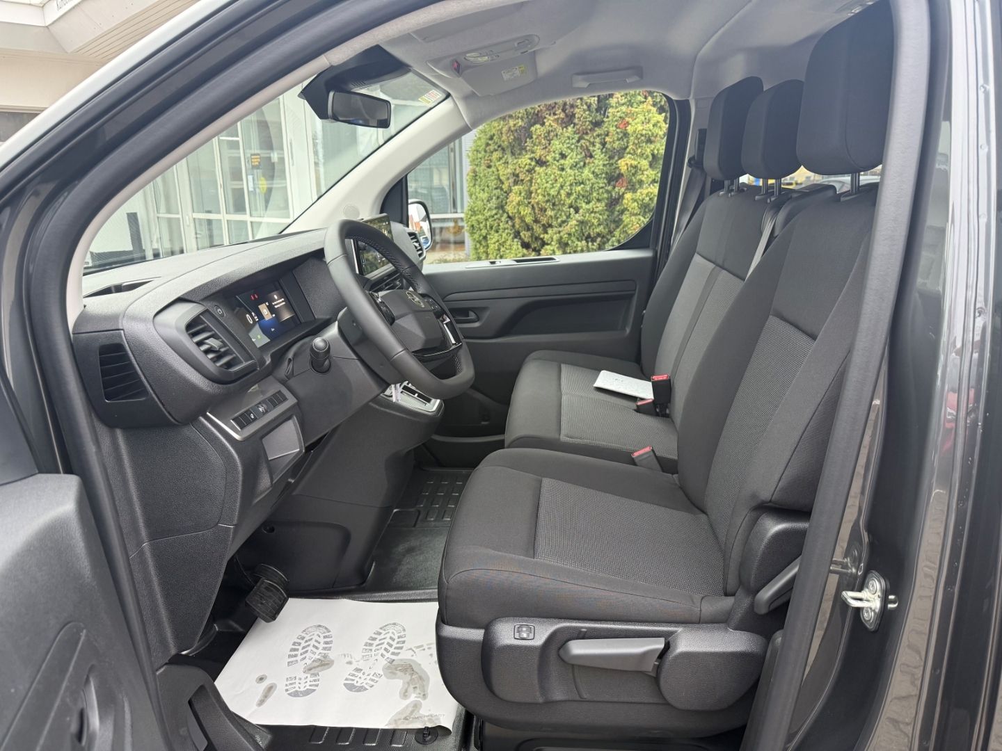 Fahrzeugabbildung Opel Vivaro L3 Doppelkabine XL D 180 Automatik