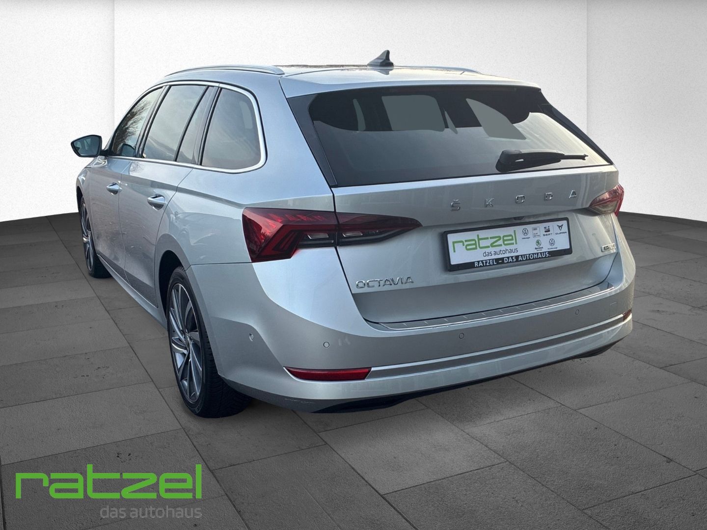 Fahrzeugabbildung SKODA Octavia Combi 1.5 TSI ACT e-TEC Style HUD AHK-kl
