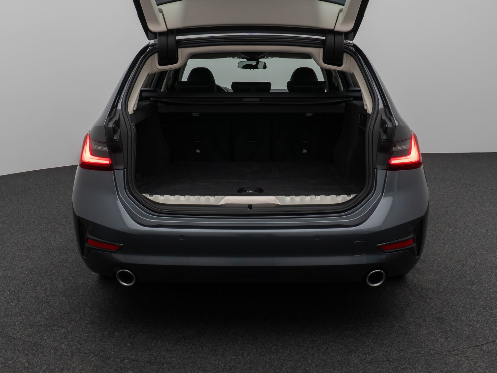 Fahrzeugabbildung BMW 330e Kamera DAB HiFi DrivingAssist Alarm Sport