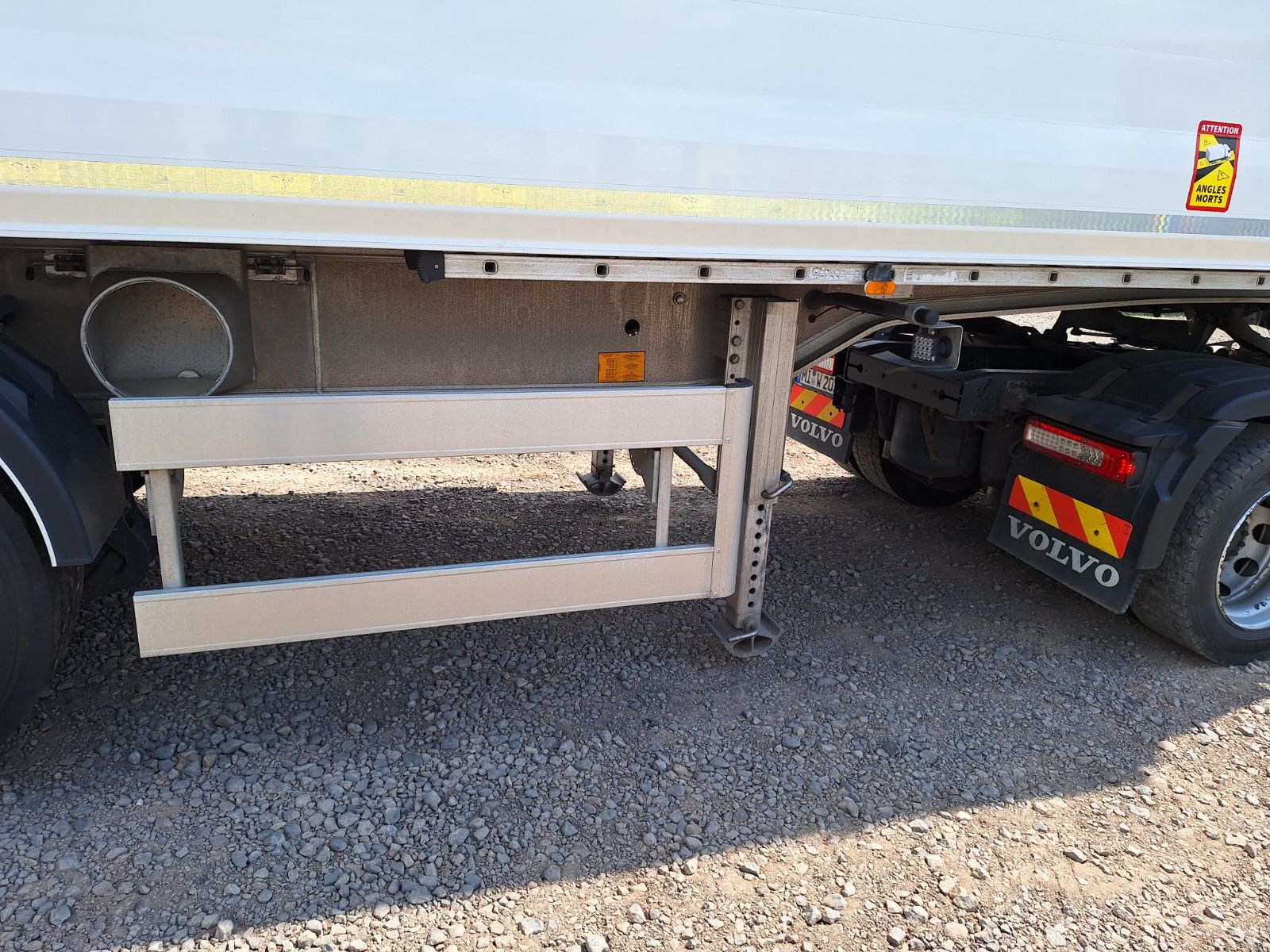 Fahrzeugabbildung Benalu Bulkliner S 95  50m³ Kombiklappe