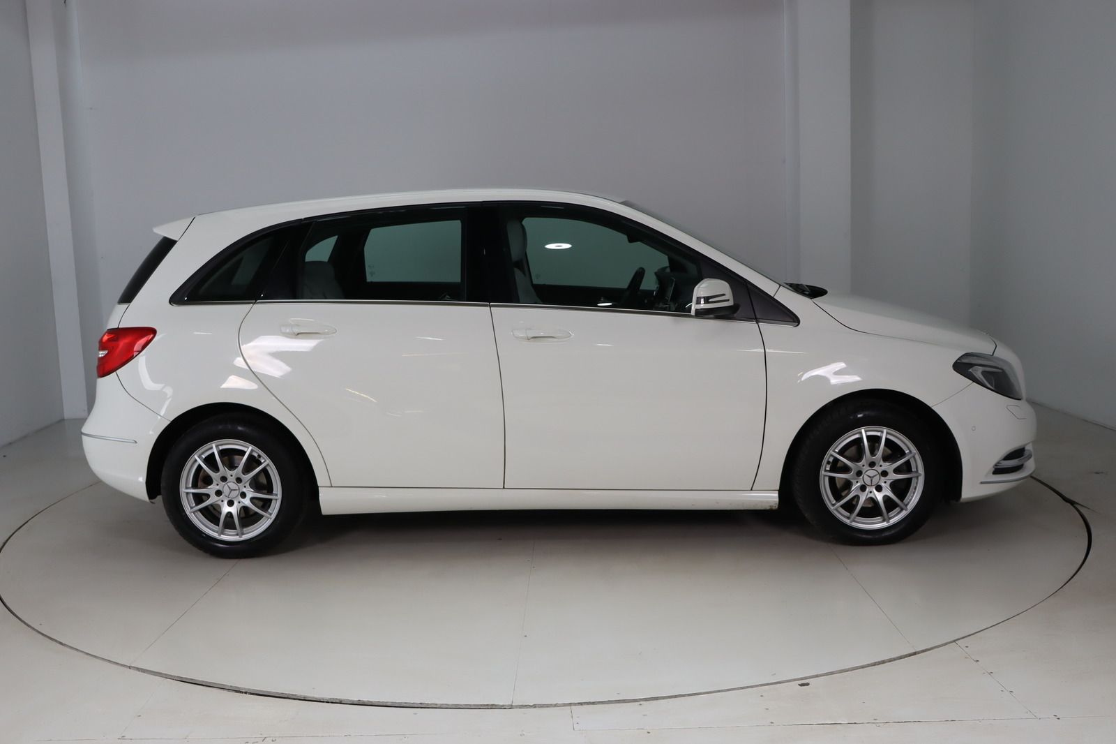 Fahrzeugabbildung Mercedes-Benz B 180 BlueEFFICIENCY * Bi-Xenon * Navi * SHZ *