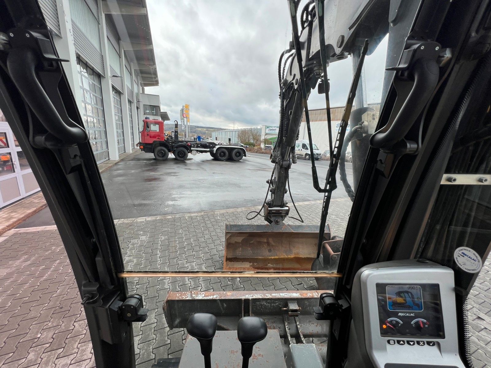 Fahrzeugabbildung MECALAC 8MCR GreenJob / 3.657h / Mulcher Greifer  Löffel