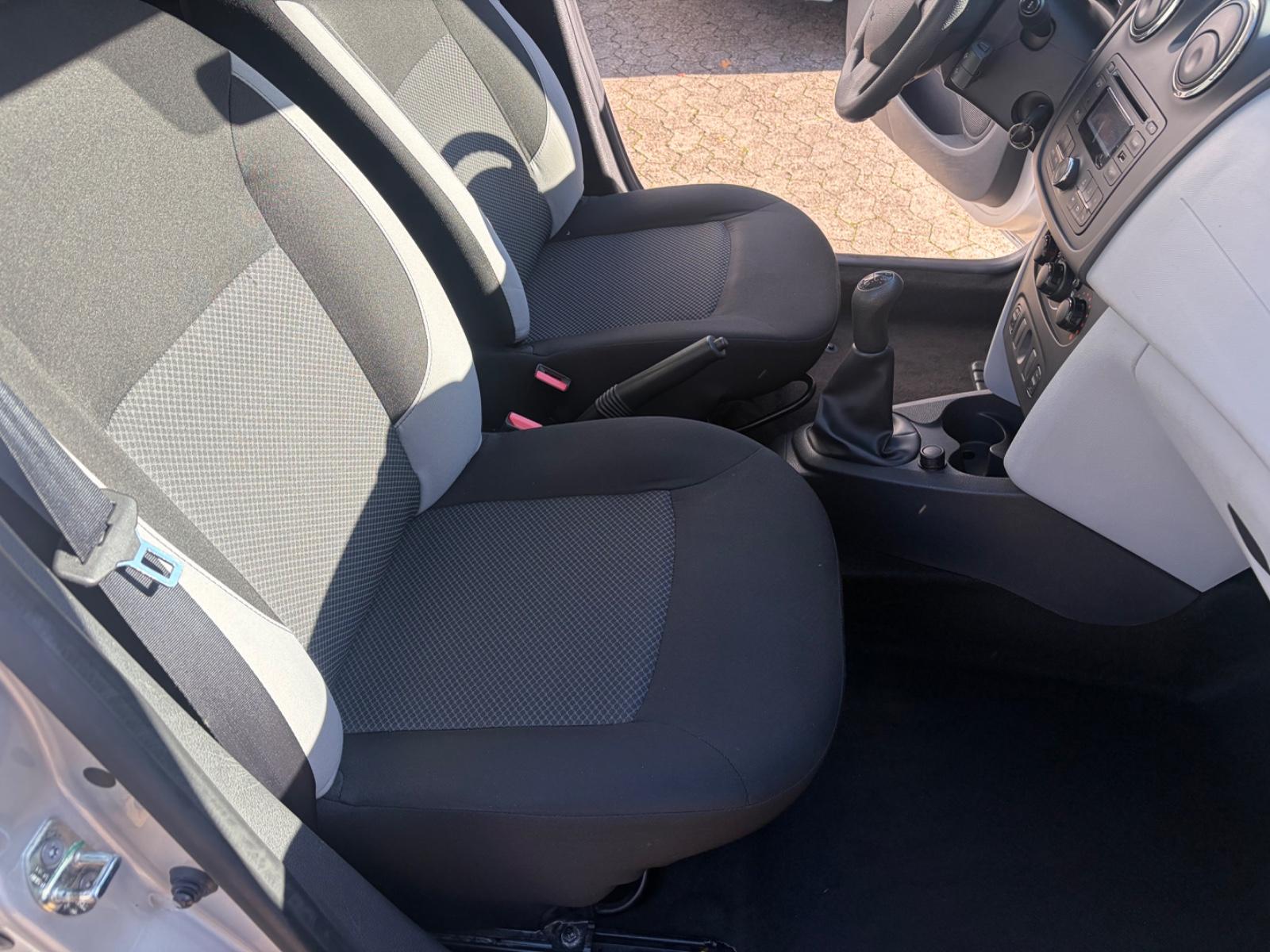 Dacia Logan 2014 — photo 14