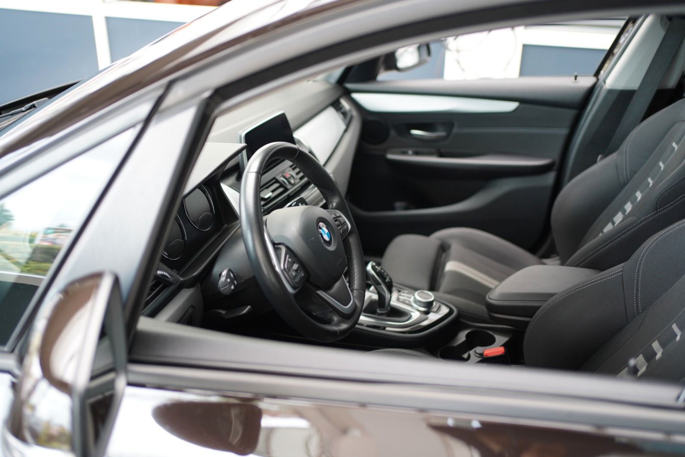 Fahrzeugabbildung BMW 218iA Active Tourer Advantage +AHK+Navi+LED+PDC+