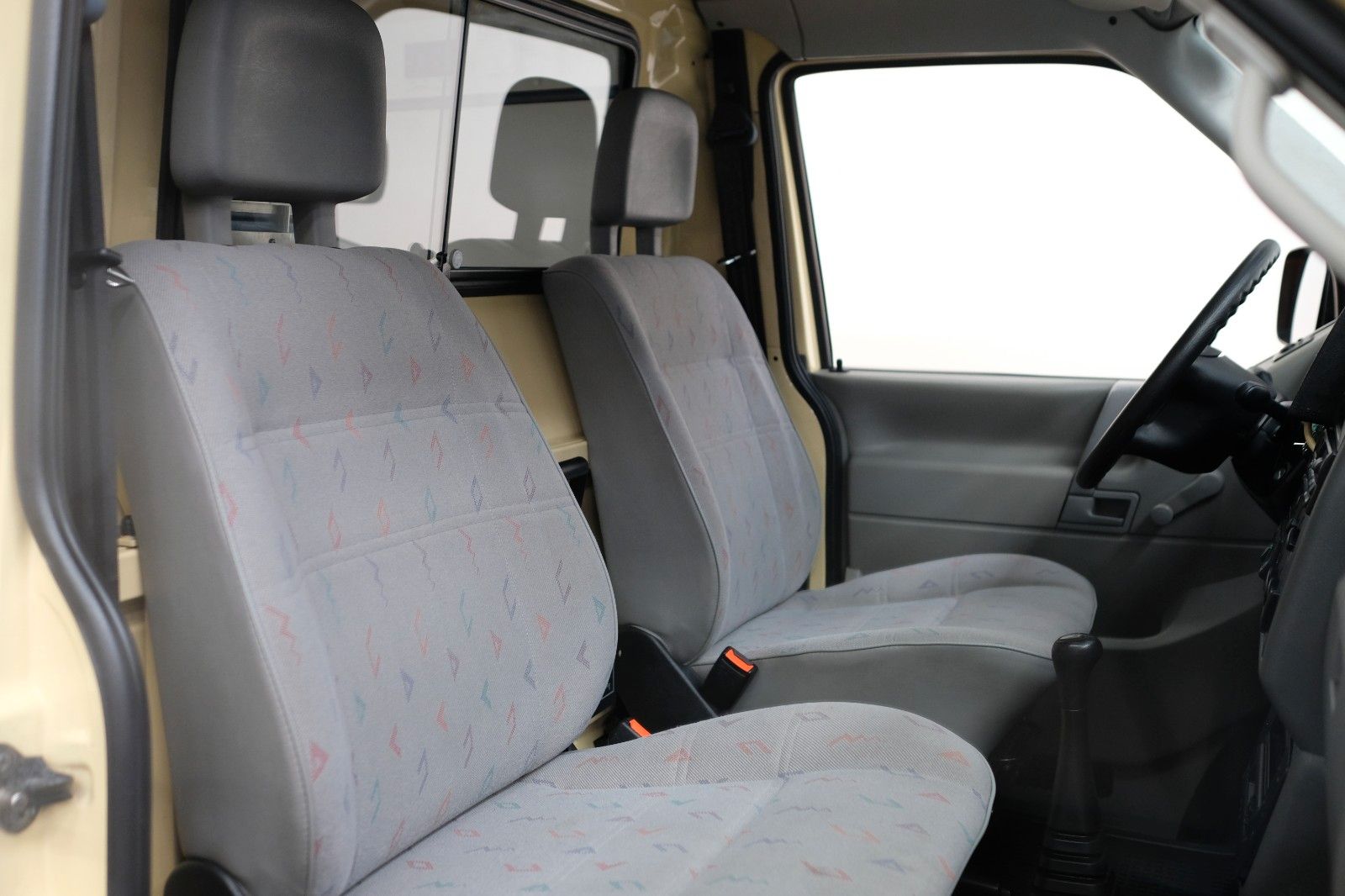Fahrzeugabbildung Volkswagen T4 LANG EX-KRANKENWAGEN 2,5L STANDHEIZUNG