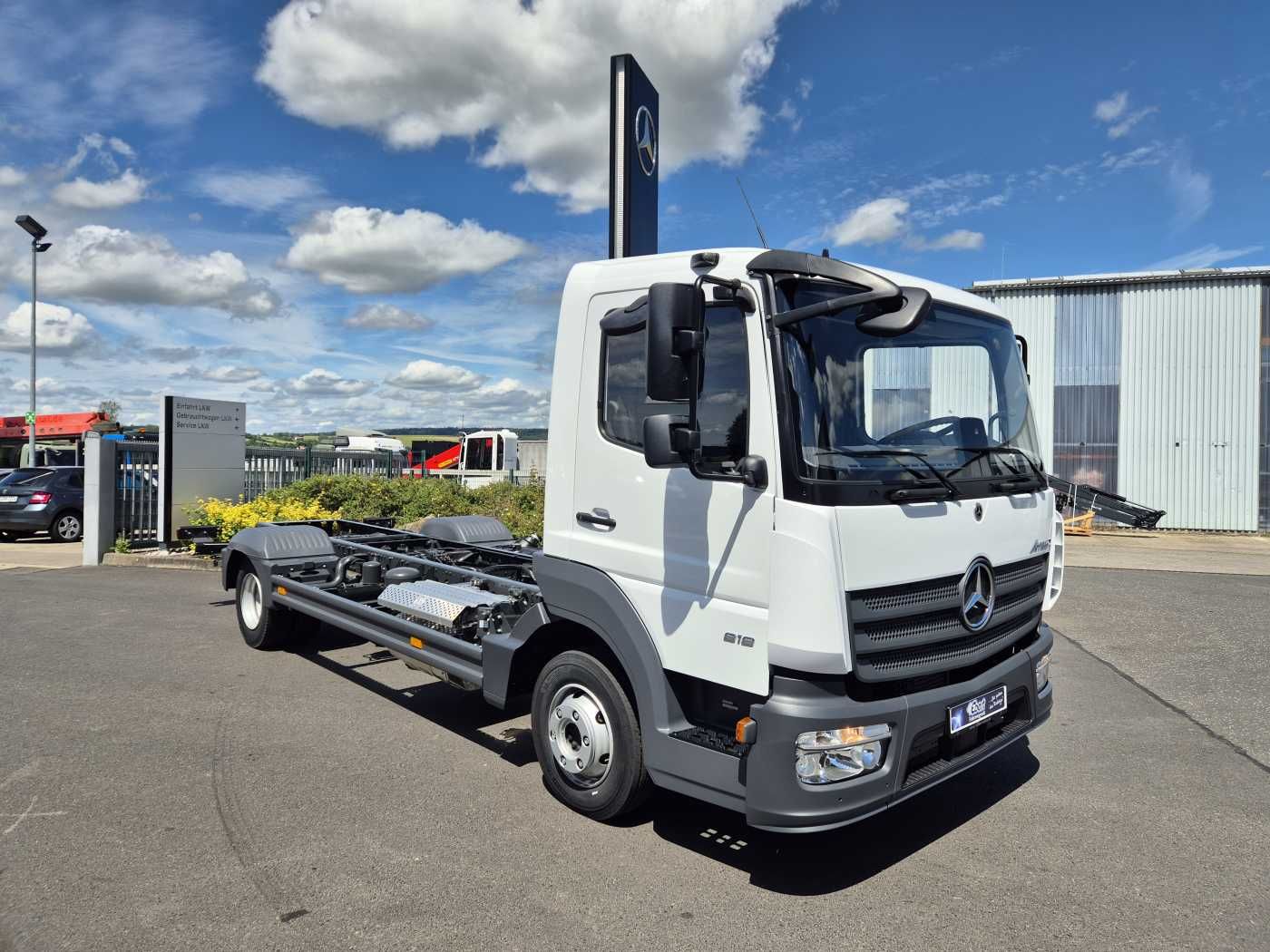 Fahrzeugabbildung Mercedes-Benz Atego 818 L Fahrgestell, 2 Stück vorhanden
