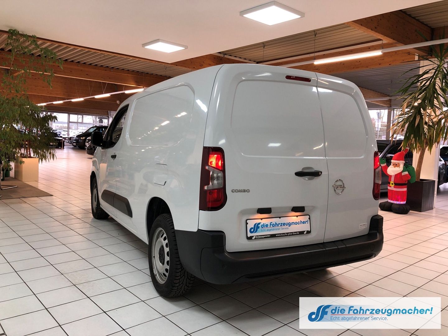 Fahrzeugabbildung Opel Combo E Cargo erhöhte Nutzlast XL  Apple CarPlay