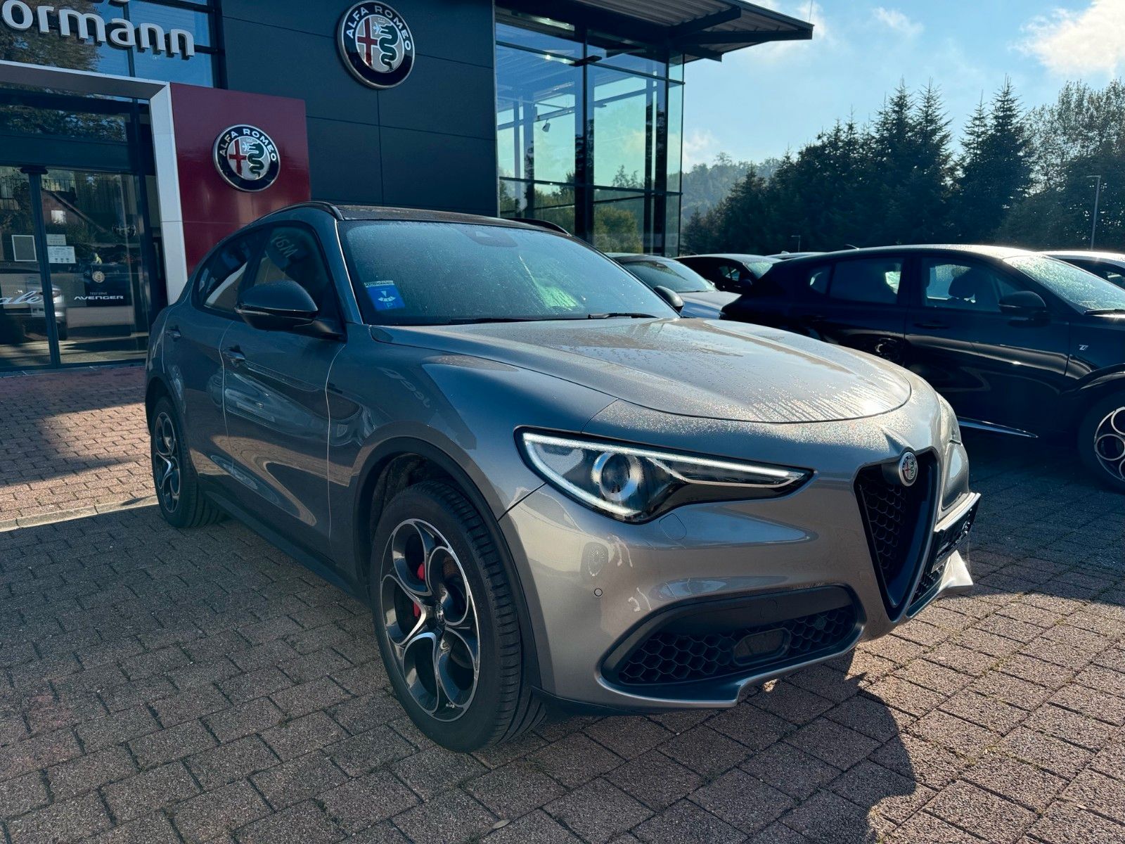 Fahrzeugabbildung Alfa Romeo Stelvio B-Tech Q4 280 PS ALLRAD PANORAMA NAVI