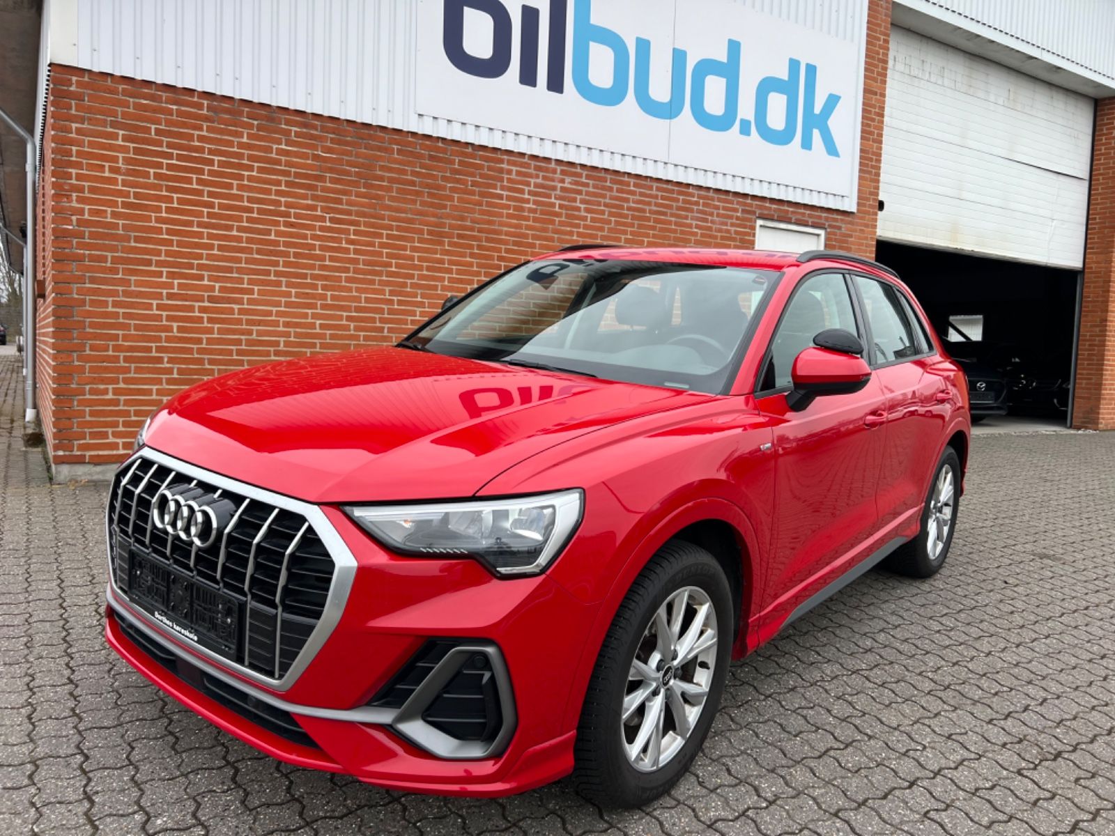 AUDI Q3 35 TFSI S line