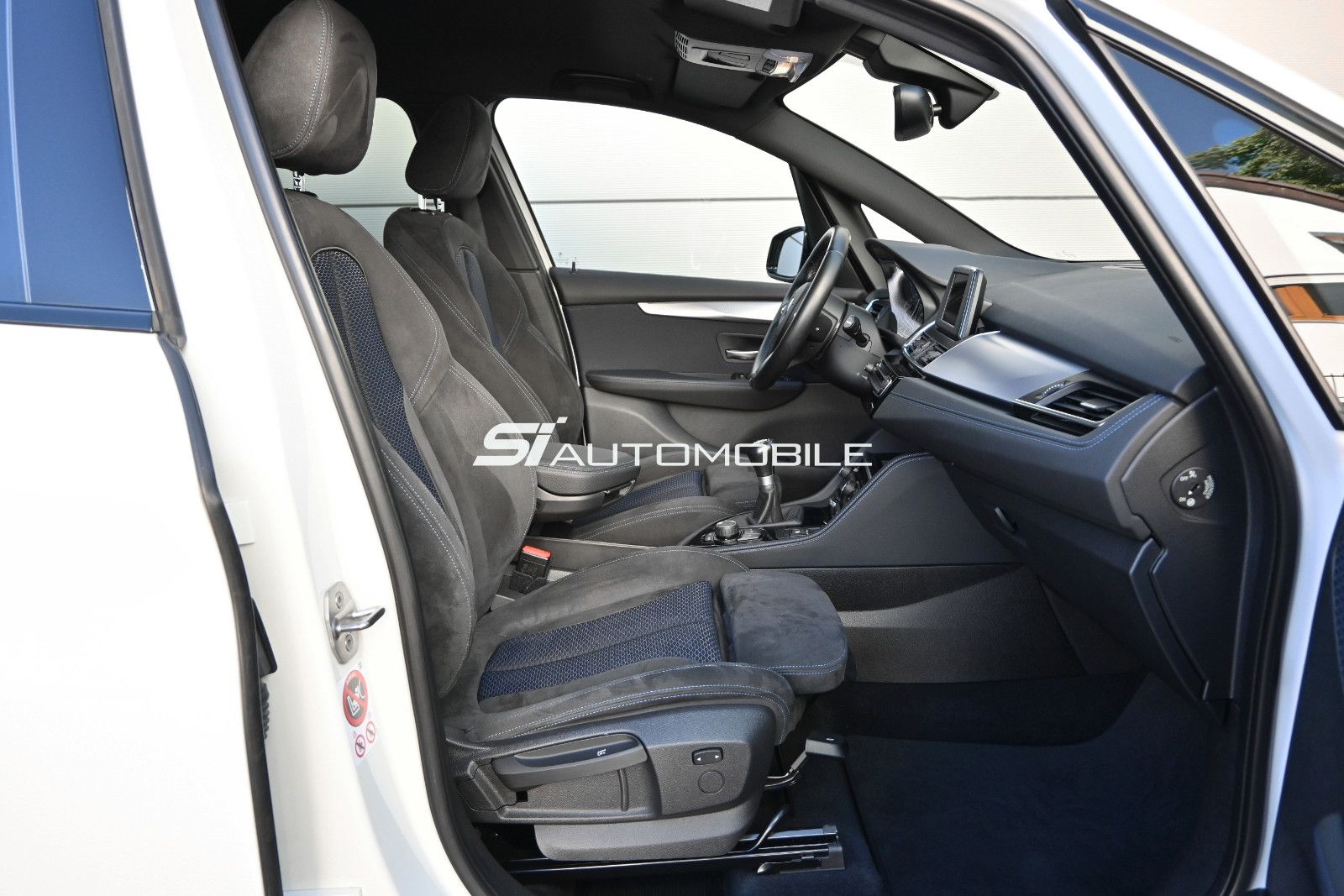 Fahrzeugabbildung BMW 218i Active Tourer M Sport °AHK°PDC°SITZHEIZ°