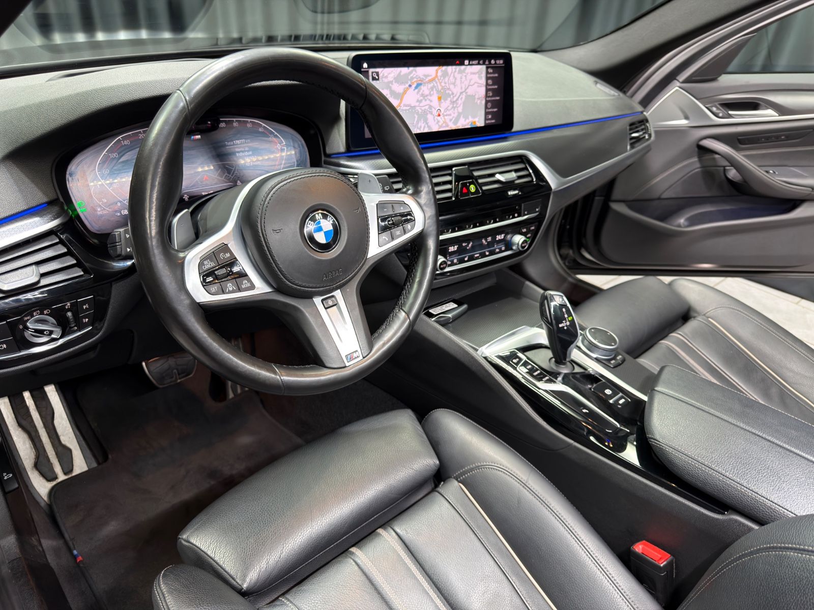 Fahrzeugabbildung BMW 540d xDrive M Sport|LASER|PANO|20"|AHK|ACC|VOLL